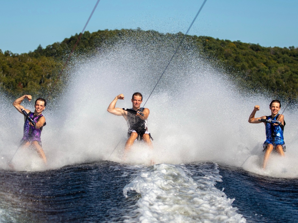 The Larivières: Barefoot Water Skiing at 65 km/hour.